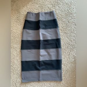 Lululemon black & Grey skirt (size 6)